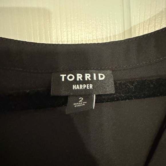 Torrid Sleeveless Blouse 🖤 - Picture 3 of 5